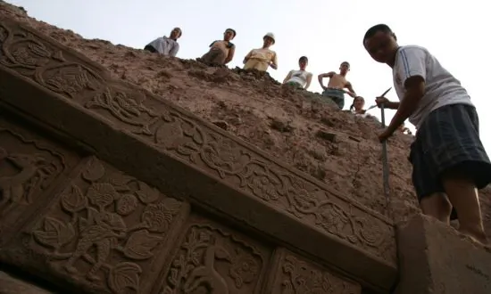China Fights Losing Battle Against Tomb Raiders