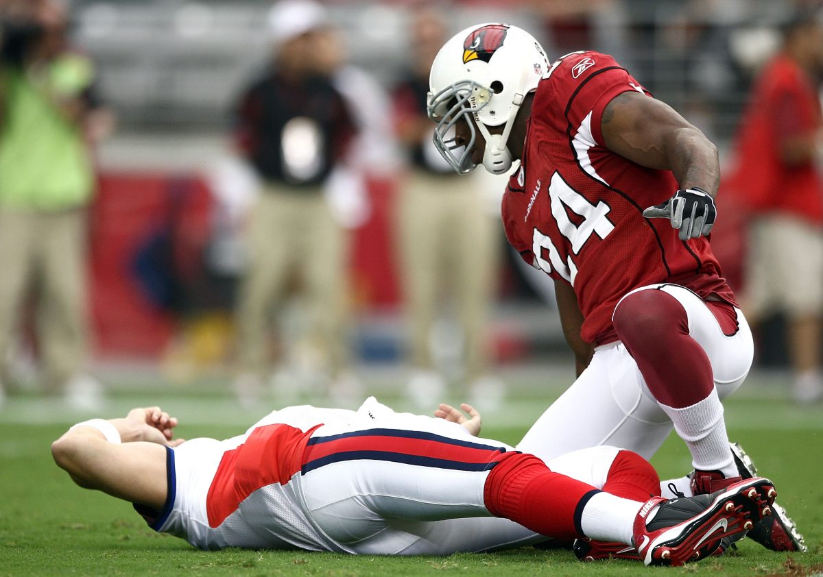 Starting Quarterback Trent Edwards #5 of the Buffalo Bills suffers a concussion after getting hit by Strong Safety Adrian Wilson #24 of the Arizona Cardinals on October 5, 2008 at Stadium in Glendale, Arizona. (Photo by Donald Miralle/Getty Images)