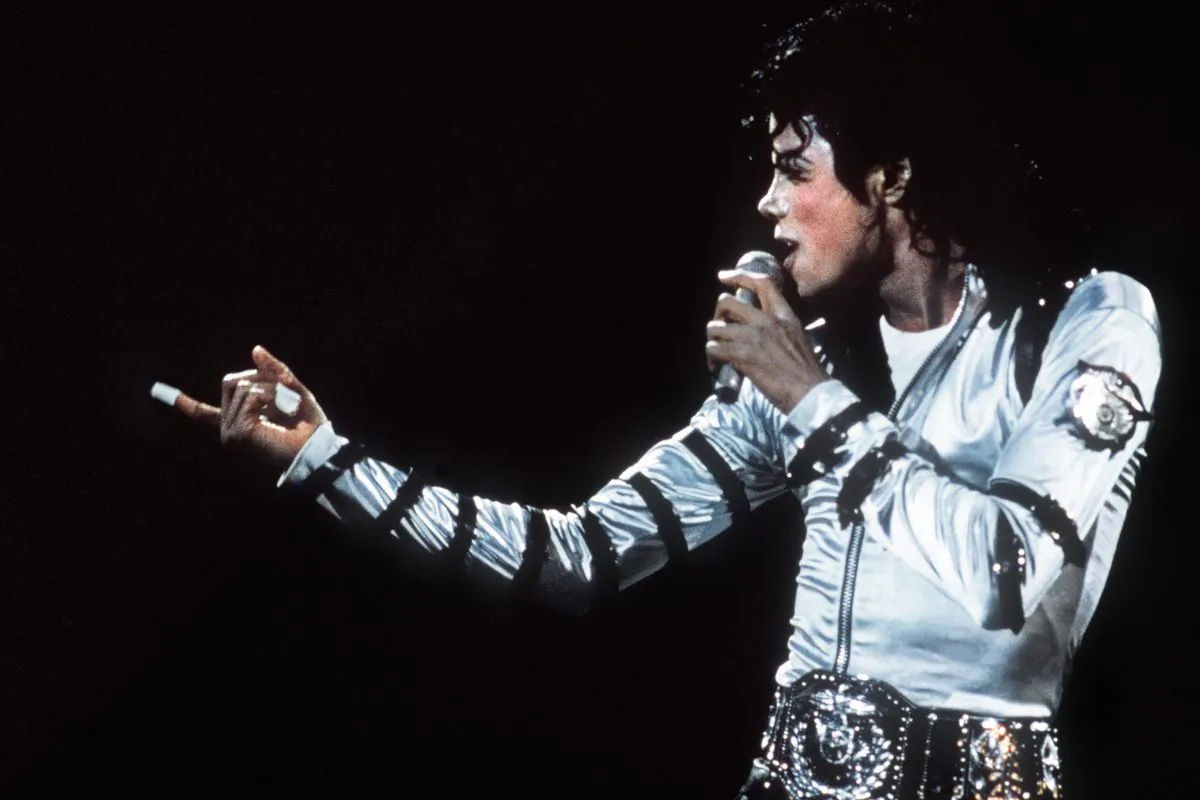 (FILES) US pop star and entertainer Michael Jackson performs during a concert at the historical Berlin Reichstag on June 19, 1988. (Photo/AFP/Getty Images)