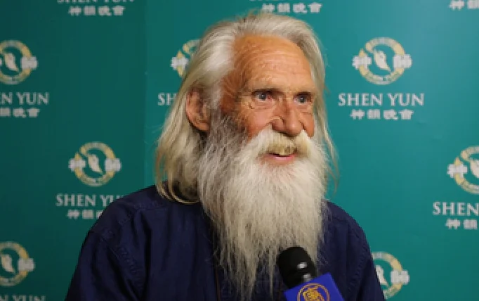 Jean-Jacques Béchade enjoyed Shen Yun Performing Arts at the Grand Theatre de Provence. (Courtesy of NTD Television)