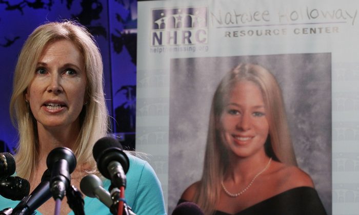 Mother Of Natalee Holloway Sues Oxygen Saying She Was Allegedly Tricked The Epoch Times 2582