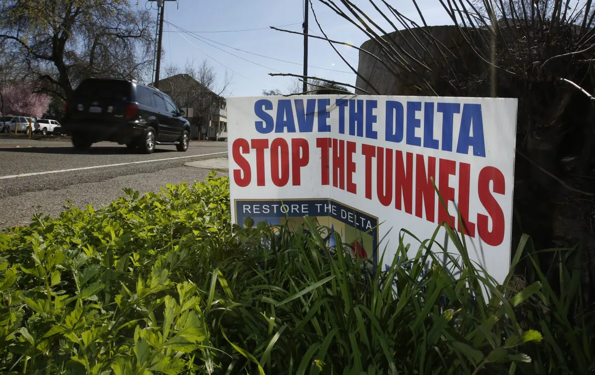 A sign opposing a proposed tunnel plan to ship water through the Sacramento-San Joaquin River Delta to Southern California is displayed near Freeport, Calif., on Feb. 23, 2016. (Rich Pedroncelli /AP Photo)