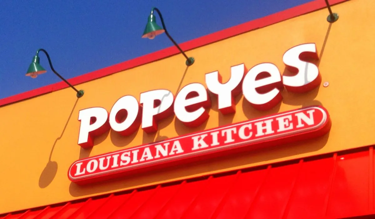 Popeye's Louisiana Kitchen, Popeyes Chicken and Biscuits Sign. (Mike Mozart/CC BY 2.0)