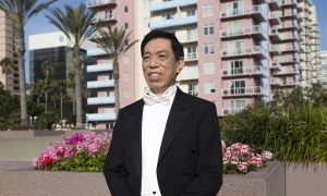 Guan Guimin, Shen Yun’s Celebrated Tenor, Sings to Awaken Our Conscience