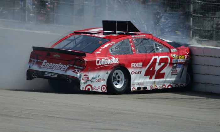 Watch: Kyle Larson Crashes Hard Into Inside Wall During Auto Club 400 ...