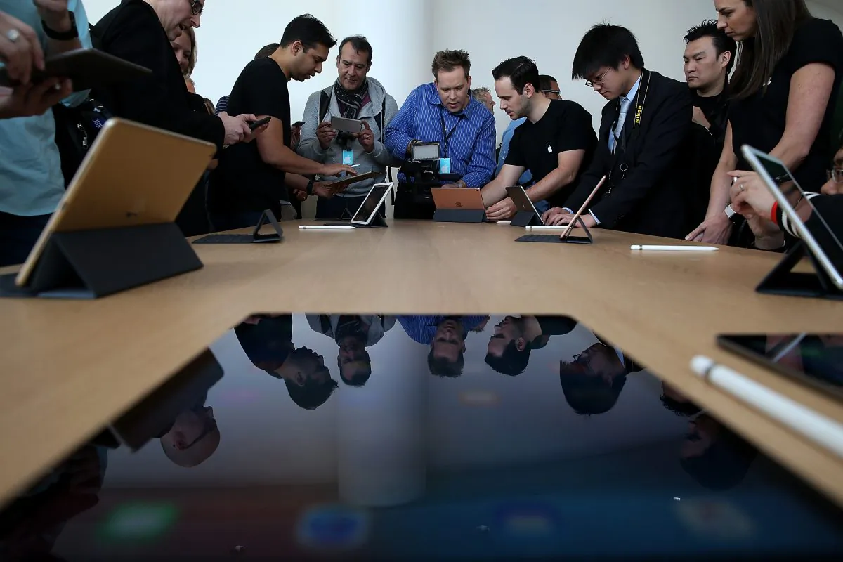 CUPERTINO, CA - MARCH 21:  Attendees look at the new 9.7" iPad Pro during an Apple special event at the Apple headquarters on March 21, 2016 in Cupertino, California. Apple CEO announced the iPhone SE and a 9.7" version of the iPad Pro.  (Photo by Justin Sullivan/Getty Images)