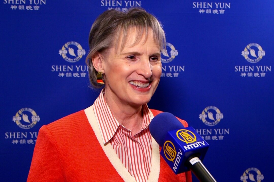 Laura Vahl-Gillespie after seeing Shen Yun Performance, on March 22, at the Fred Kavli Theatre in Thousand Oaks, Calif. (Courtesy of NTD Television) 