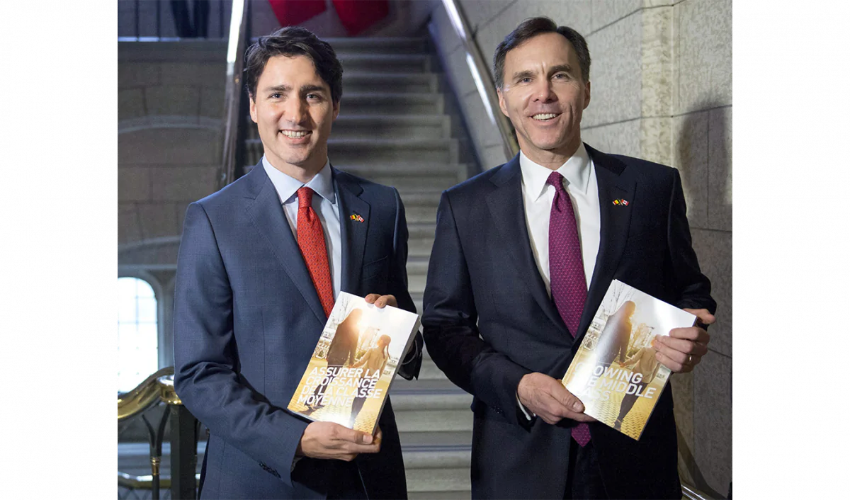 Prime Minister Justin Trudeau poses with Minister of Finance Bill Morneau as he arrives to table the budget on Parliament Hill on March 22, 2016. (The Canadian Press/Justin Tang)