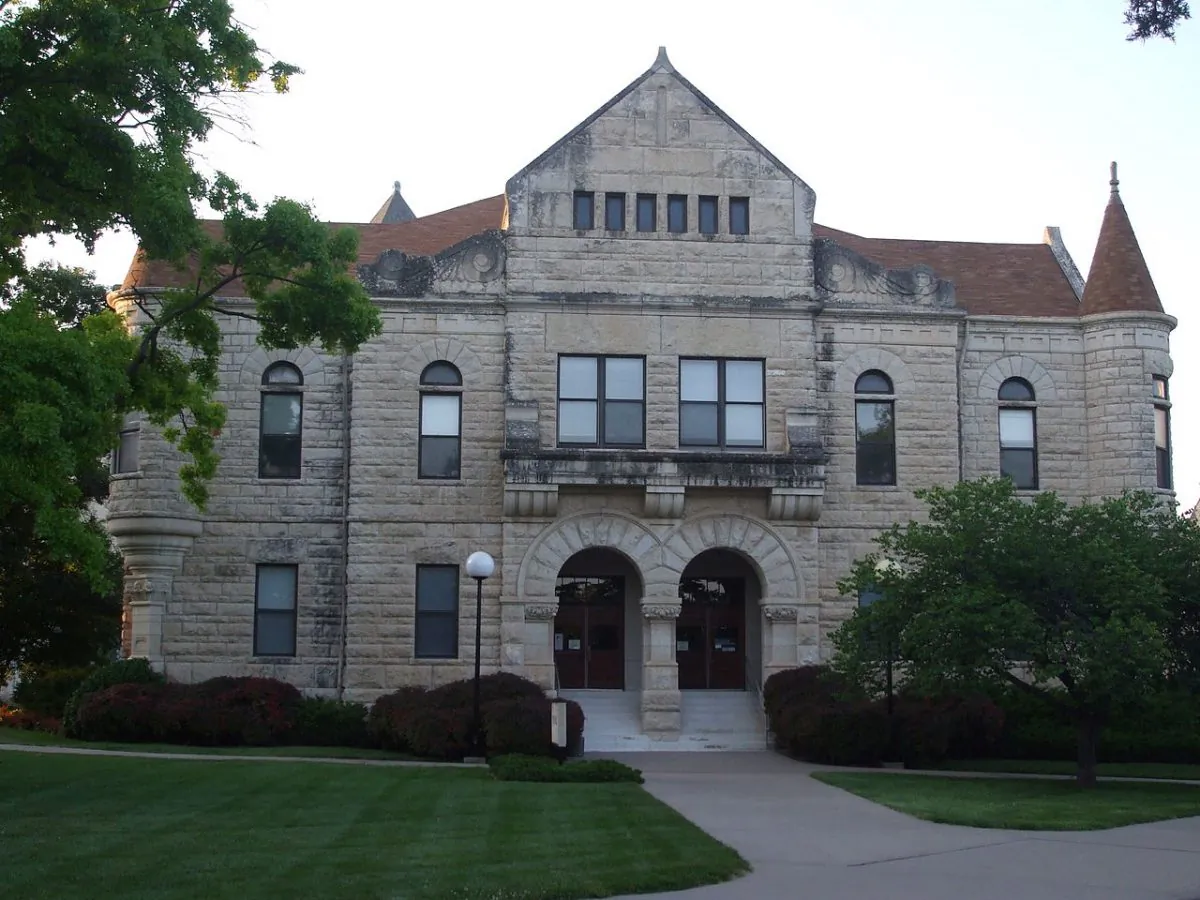Administration building of Kansas State University. The university hosts a Confucius Institute. July 2009 . (Paperraven/Flikr)