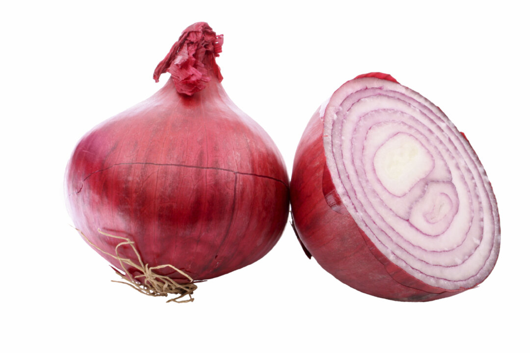 A prevalent internet claim suggests that, once cut, onions quickly become a magnet for disease and bacteria. (Jostein Hauge/iStock)