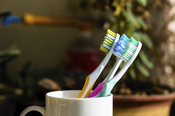 Scientists Discover How Dirty Your Toothbrush REALLY Is And A Brilliant Way to Clean It