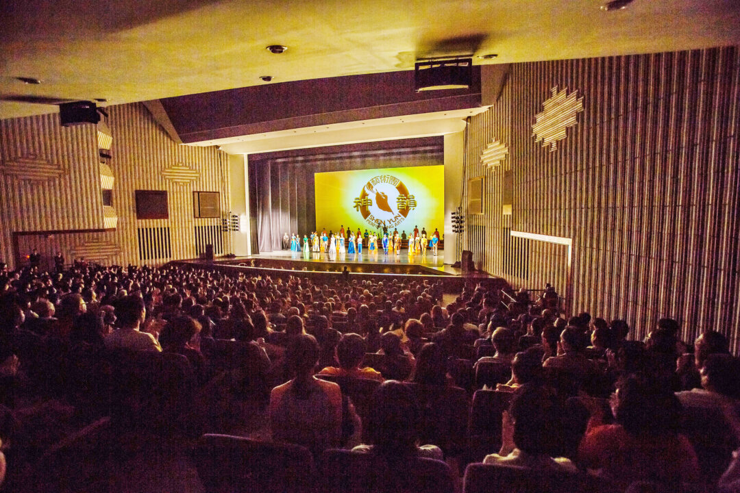 Shen Yun Performing Arts at the Chih-The Hall of the Kaohsiung City Cultural Center on March 23, 2016. (Cheng Shunly/Epoch Times)