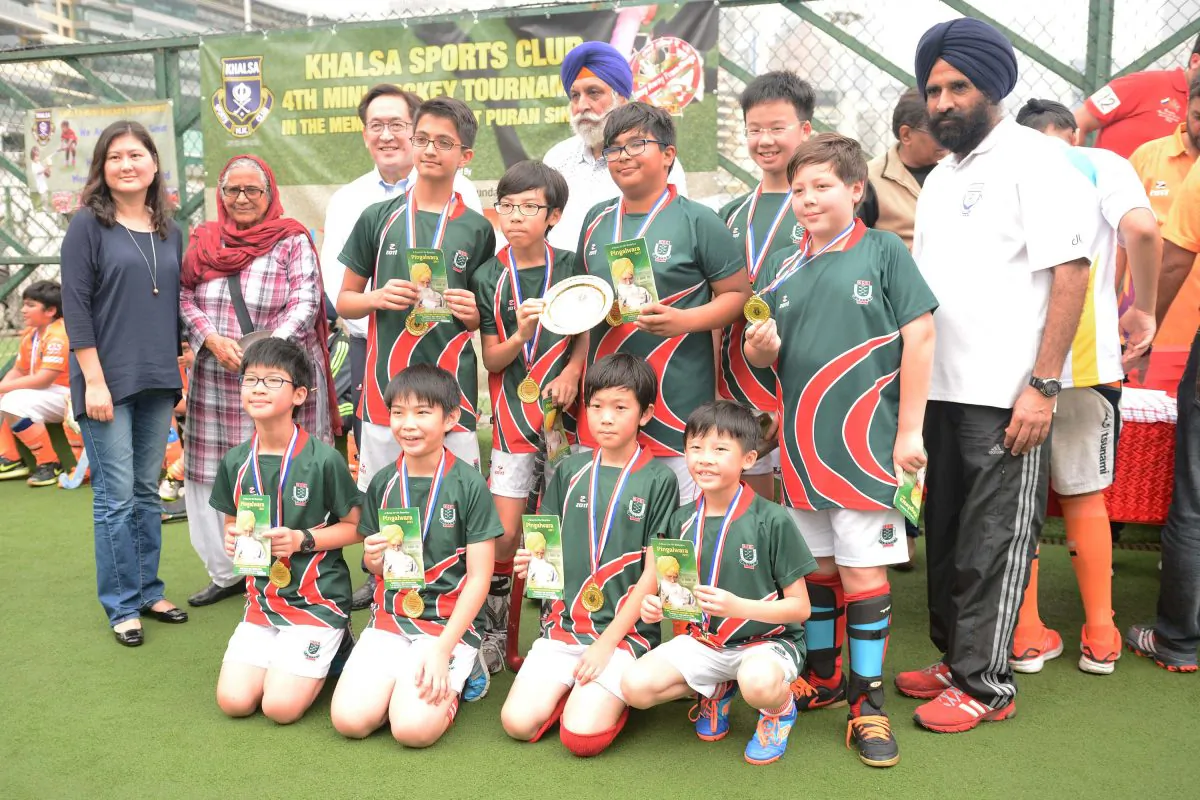 KCC A, U12 Plate Winners of the Khalsa, hockey mini-tournament, held at Happy Valley, Hong Kong on Saturday March 19, 2016. Dr. Bibi Inderjit Kaur (Middle 2nd L) is in the photo.(Eddie So)