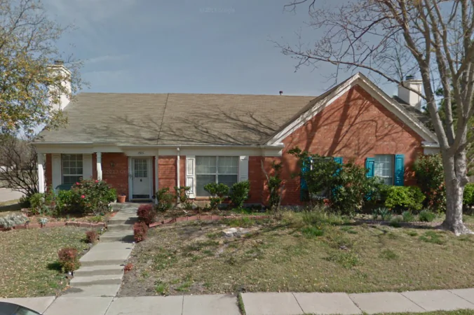 Lindsay Diaz's and Alan Cutter's house before, apparently before the tornado damage and demolition, in Rowlett, Texas. (Screenshot of Google Street View)