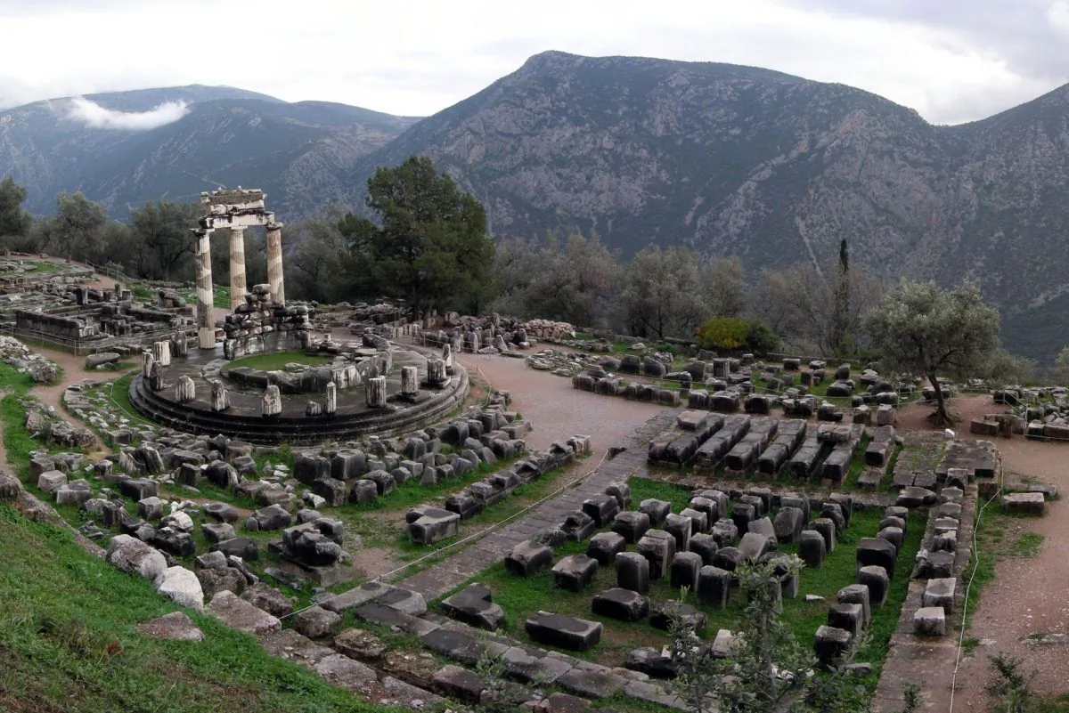 Delphi, Greece. (Luarvick/wikimedia, CC BY-SA)