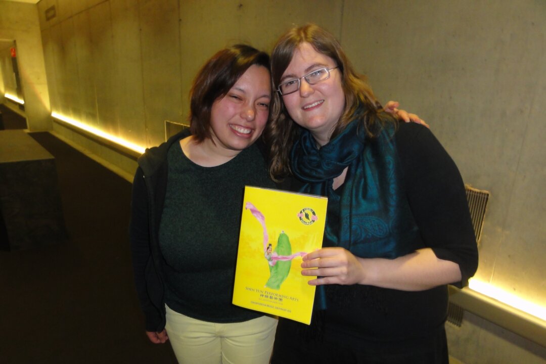 Anneleen Brabants (L) and Klara Schouwaerts enjoyed Shen Yun Performing Arts at Concertgebouw in Bruges on March 23, 2016. (Leonie Uijtdehaag/Epoch Times)