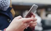 ‘Text Lock’ May Be the Solution to Texting and Walking, Study Says