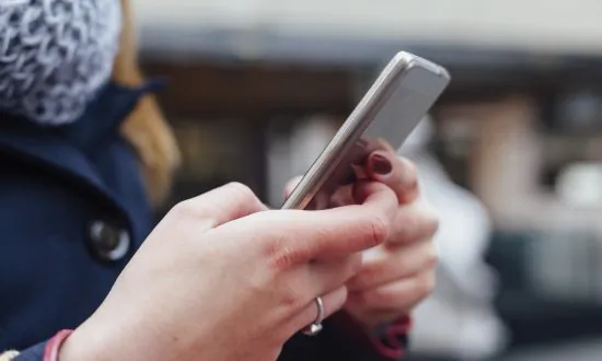 ‘Text Lock’ May Be the Solution to Texting and Walking, Study Says