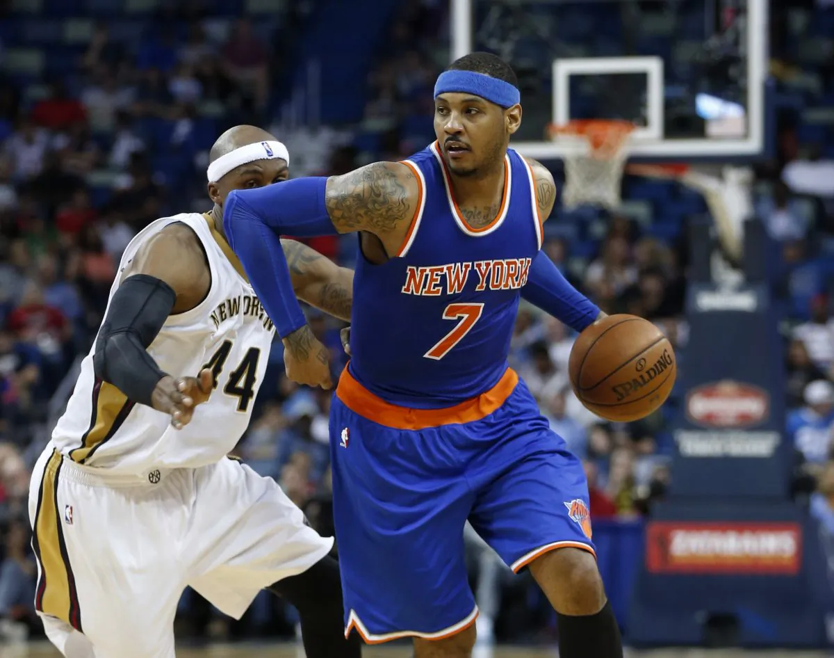 New York Knicks forward Carmelo Anthony (7) drives to the basket against the Pelicans in New Orleans, March 28. The Pelicans won 99–91. (AP Photo/Gerald Herbert)