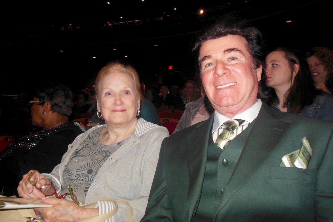 Ms. Susan Mundy and Mr. Steven Prowse after seeing Shen Yun Performing Arts on March 30, 2016. (Sherry Dong/Epoch Times) 