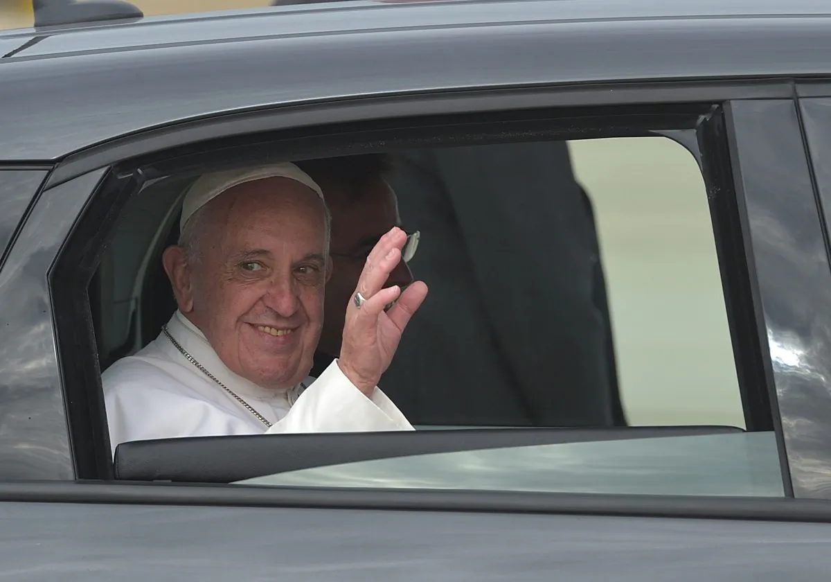 Pope Francis departs in his "Popemobile" after arrival at Andrews Air Force Base in Maryland on September 22, 2015. (MANDEL NGAN/AFP/Getty Images)