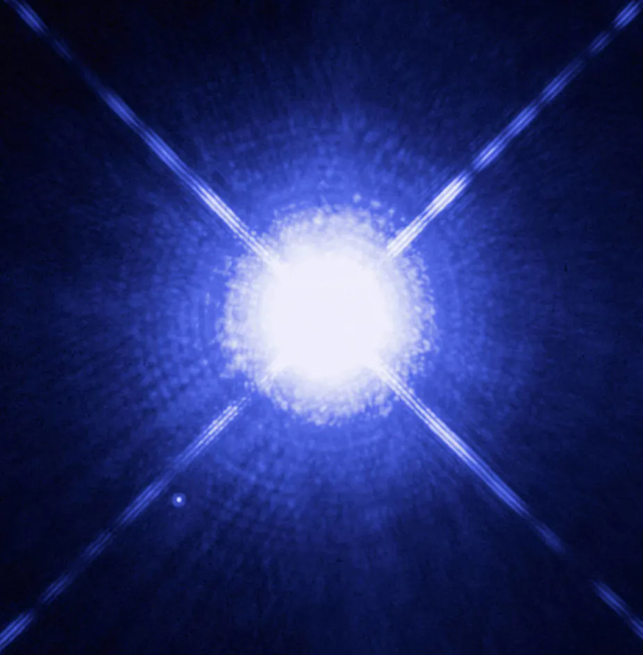 3D visualisation of the Ring Nebula, with material flung out from the dying star in the center. This gas may eventually form new stars, planets, and ultimately even life. (M. Kornmesser/ESA/Hubble and NASA)