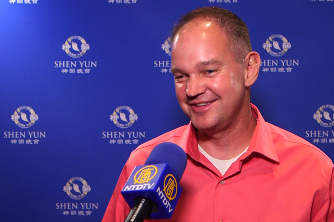 Todd Fullmer enjoys the Shen Yun Performing Arts at the Orpheum Theater on April 1st, 2016. (NTD Television)
