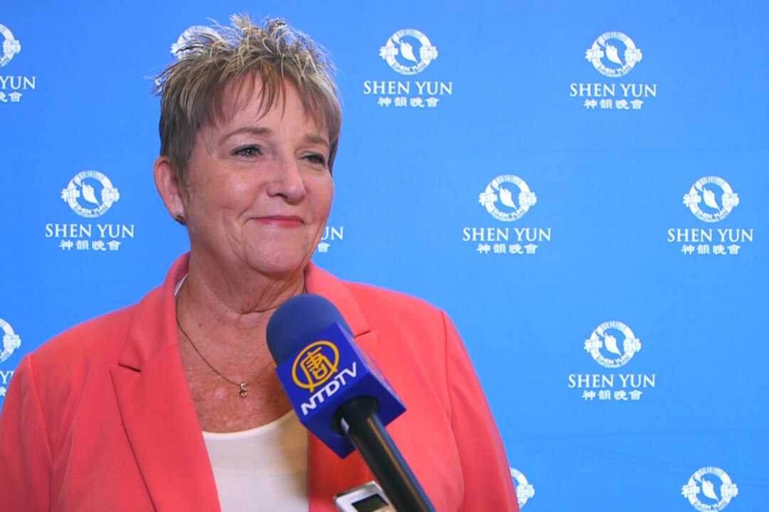 Chris Weakland, Chief Human Resources Officer for the Arizona Department of Environmental Quality, at Shen Yun Performing Arts at the Orpheum Theater in Phoenix on April 2, 2016. (NTD Television)