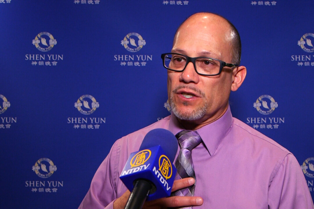Paul Levy at Shen Yun Performance on the evening of April 2, 2016 at the Orpheum Theater in Phoenix. (NTD Television)