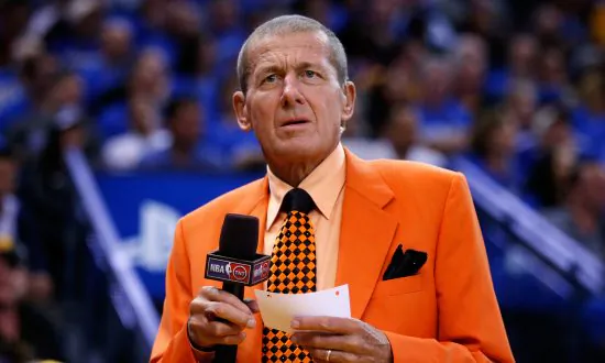 George Foreman: Former Heavyweight Champion Gifts TNT Reporter Craig Sager Signed Boxing Gloves