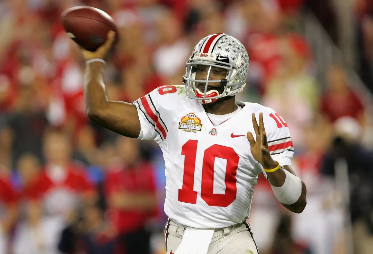 Quarterback Troy Smith of the Ohio State Buckeyes won the 2006 Heisman Trophy award. (Stephen Dunn/Getty Images) 