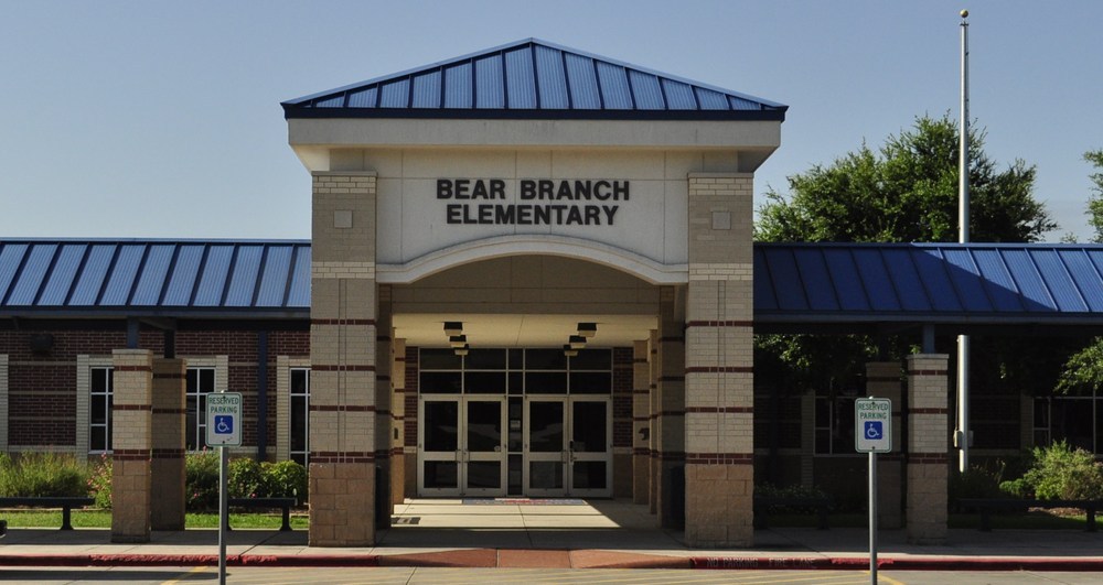 Elementary School in Texas Bans Parents from Entering School to Pick Up