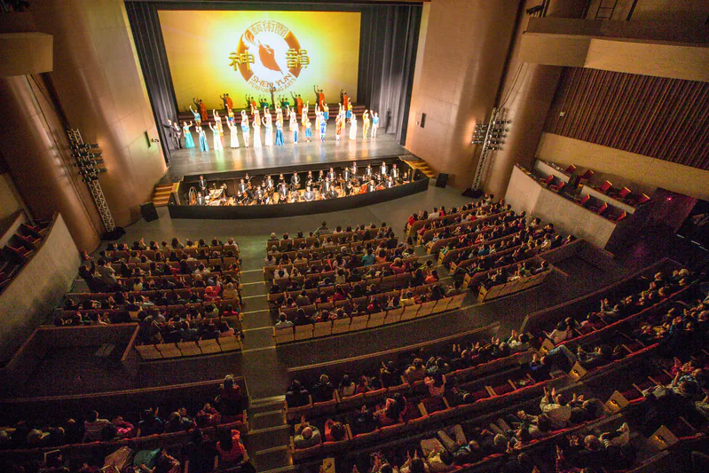 Shen Yun Performing Arts performs its sixth show at the National Taiwan University of Arts on March 20, 2016. (Bai Chuan/Epoch Times)