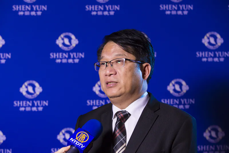 Mr. Yen Chun-tso, known for his humanitarian efforts, is deputy mayor of Tainan City. He attends Shen Yun Performing Arts World Company’s matinee performance in Tainan City on April 3, 2016. (Chen Ting/Epoch Times)