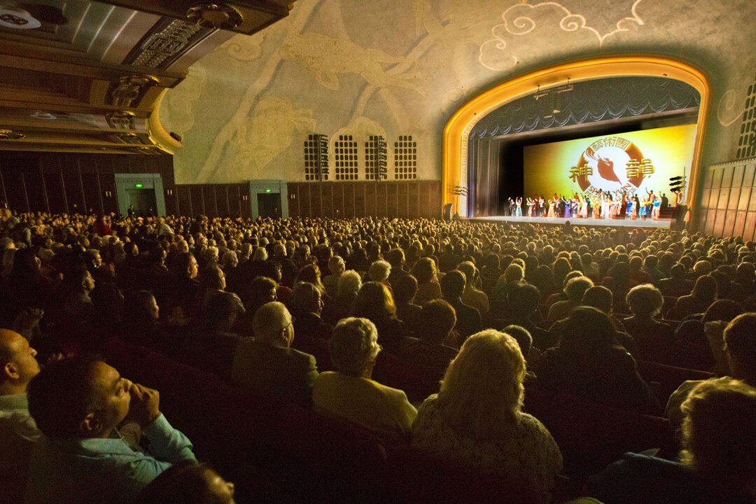 Theatergoers enjoy Shen Yun Performing Arts as they sell out Bridges Auditorium in Pomona College during the evening show April 8, 2016. (Debora Cheng/Epoch Times)