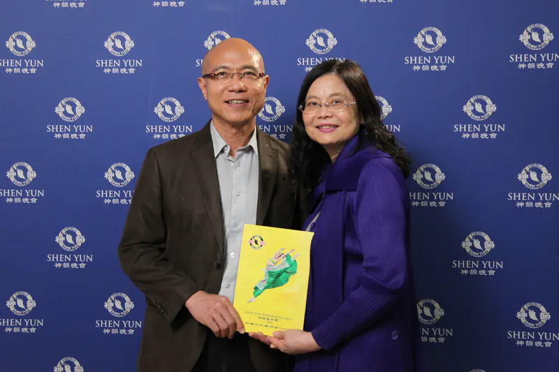 Dr. Feng Shang-Chun and his wife at Shen Yun’s performance in Chung Shan Hall. (Li Hsien-Chen/Epoch Times)