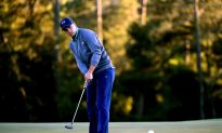Spieth Stumbles but Still Keeps Masters Lead