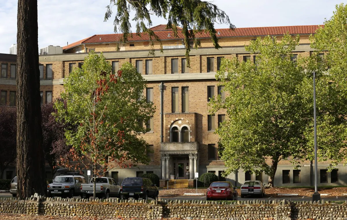 The Western State Hospital in Lakewood, Wash., on Oct. 8, 2015. A violent ex-felon who escaped from the Washington state psychiatric hospital that's under federal scrutiny over safety violations remained elusive Friday morning, April 8, 2016, a Spokane County Sheriff's deputy said. (AP Photo/Ted S. Warren)