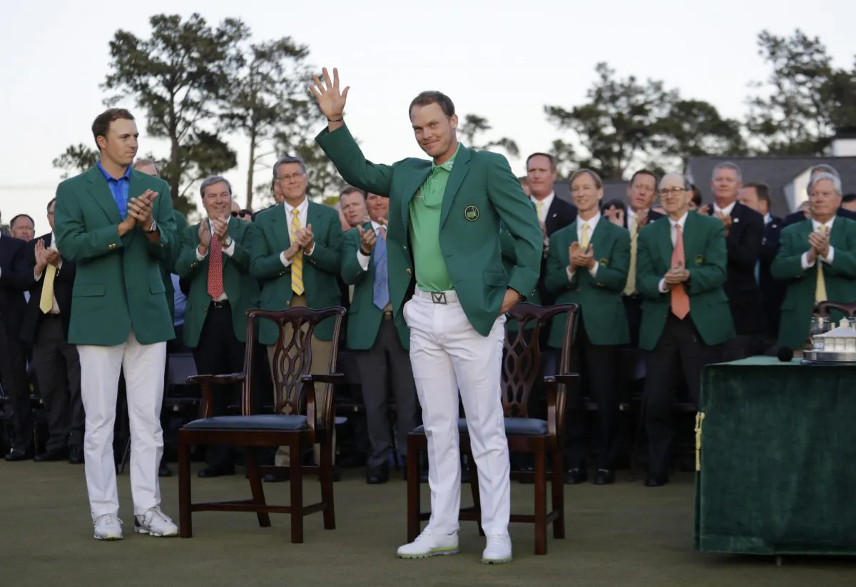 Defending champion Jordan Spieth, left, applauds as Masters champion Danny Willett, of England, waves after winning the Masters golf tournament Sunday, April 10, 2016, in Augusta, Ga.  (AP Photo/Jae C. Hong)