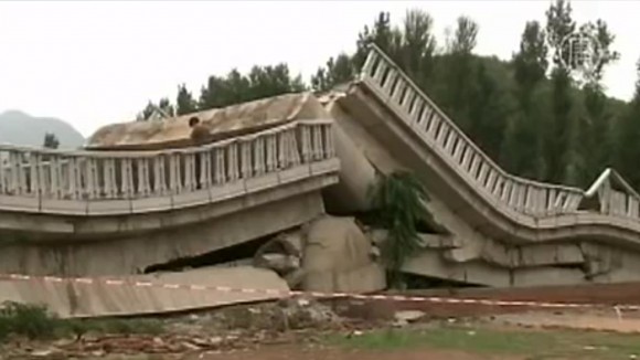tne most dangerous roads in china thumbnail