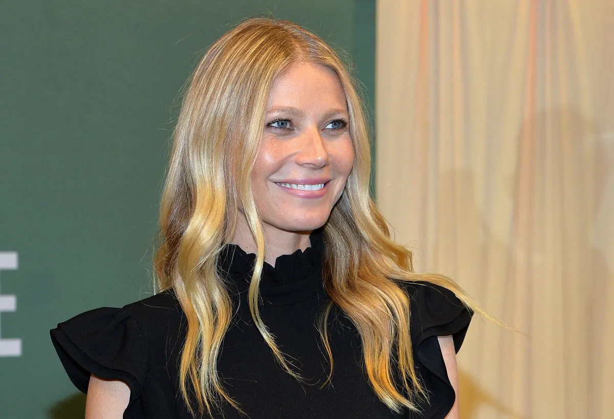 Gwyneth Paltrow signs copies of her new book "It's All Easy" at Barnes & Noble in New York City, April 12, 2016. (Slaven Vlasic/Getty Images)