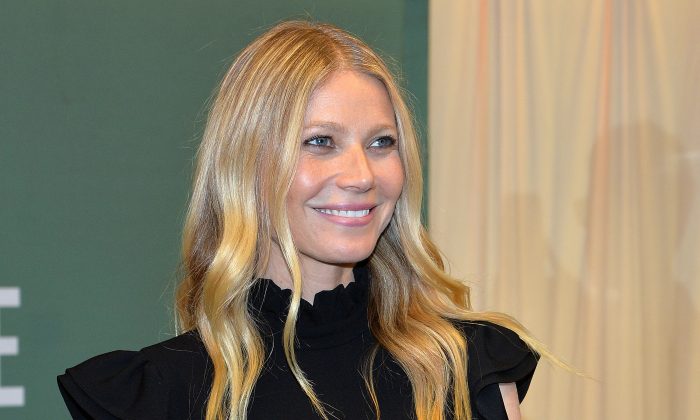 Gwyneth Paltrow signs copies of her new book "It's All Easy" at Barnes & Noble in New York City, April 12, 2016. (Slaven Vlasic/Getty Images)
