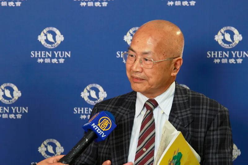 Mr. Luo Zhongyi, president of LED Lighting Green Power System Ltd., attends the Shen Yun show in Taichung on the afternoon of April 9, 2016. (Li Xianzhen/Epoch Times)