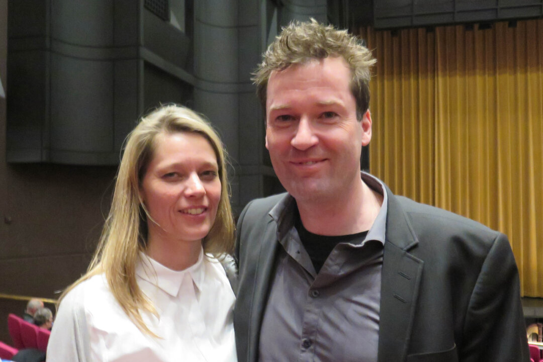 Michael Kruse and Mette Skakkabhk at the Shen Yun performance at Musikhuset in Aarhus, Denmark, on April 12, 2016. (Wenhua/Epoch Times)