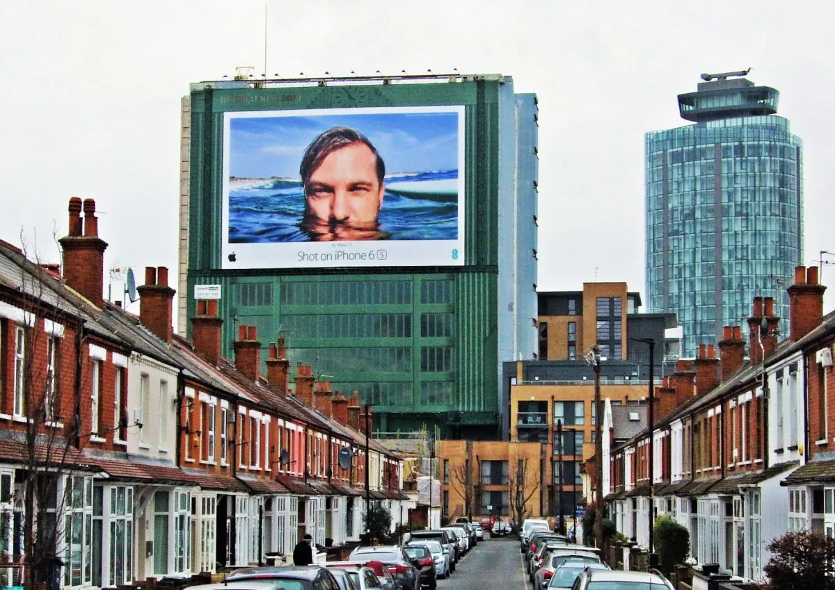 'Big Brother' watches over Brentford, London, on March 20, 2016. (Jim Linwood/Flickr, CC BY)