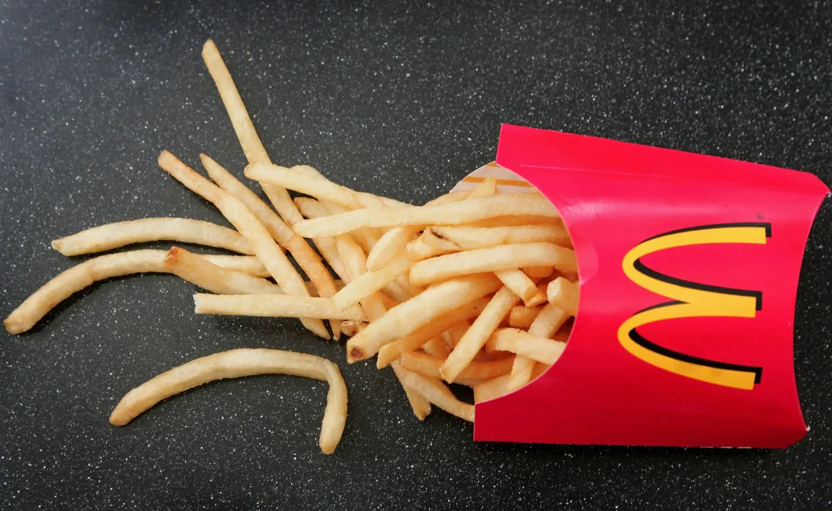 DES PLAINES, IL - FEBRUARY 15:  French fries sit on a table at a McDonald's restaurant February 15, 2006 in Des Plaines, Illinois. McDonald's announced February 13 that their french fries contain potential allergens from both wheat and dairy ingredients used to add flavor.  (Photo Illustration by Scott Olson/Getty Images)