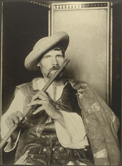 Romanian piper, c1906-1914. (NYPL)