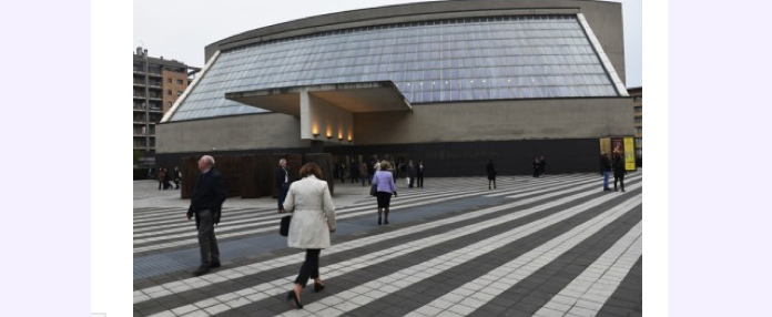 Shen Yun Denounces Oppression While Allowing Self-Reflection