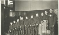 Century Old Photos of Ellis Island Immigrants Show What They Left Behind