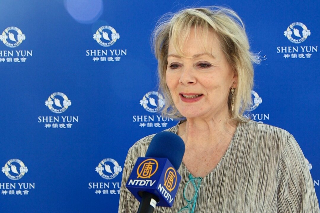 Actress Jean Smart, after watching Shen Yun Performing Arts at the Valley Performing Arts Center in Northridge, Calif., on the afternoon of April 20, 2016. (Courtesy of NTD Television) 